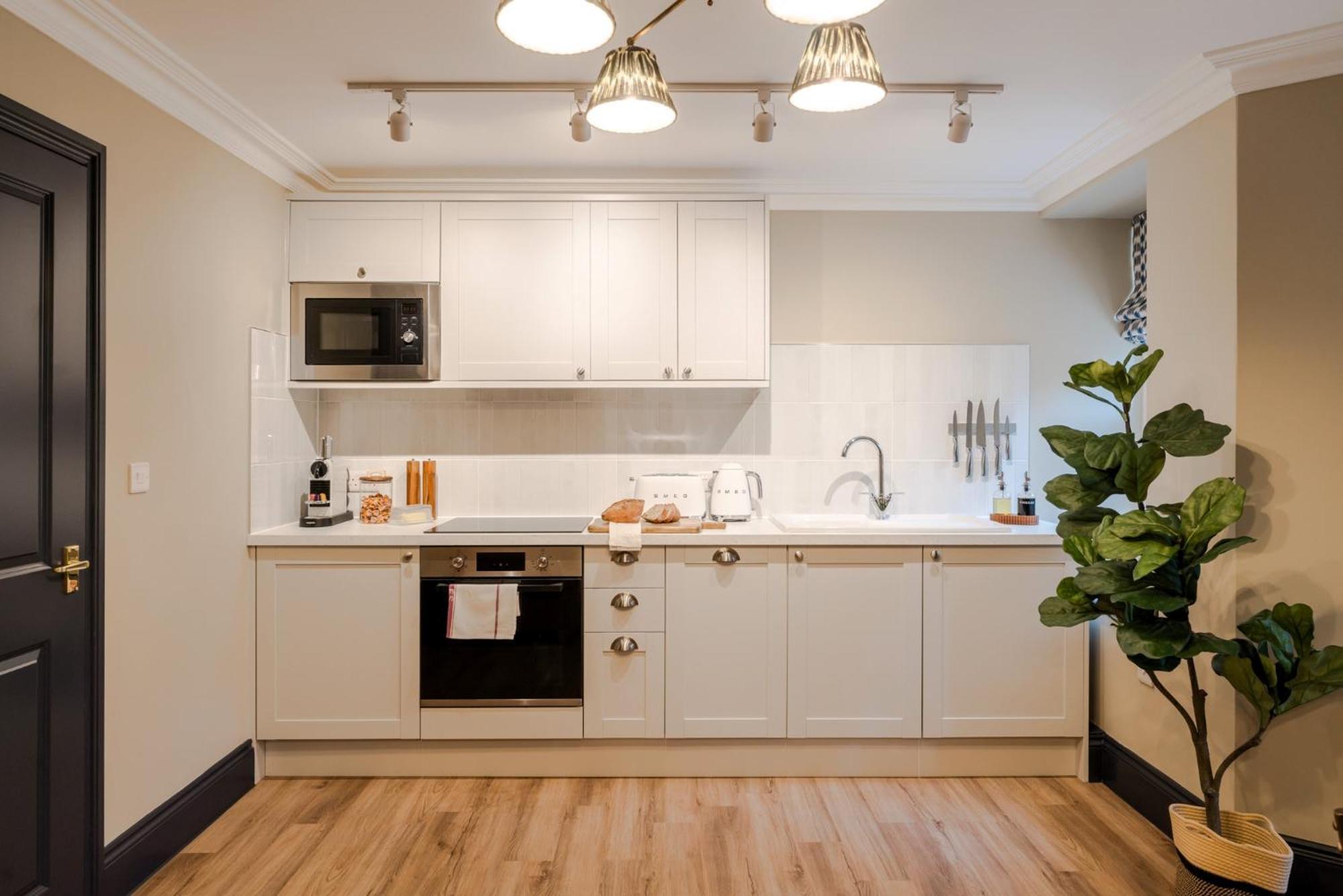 Pembroke House I Your Apartment Bristol Bagian luar foto